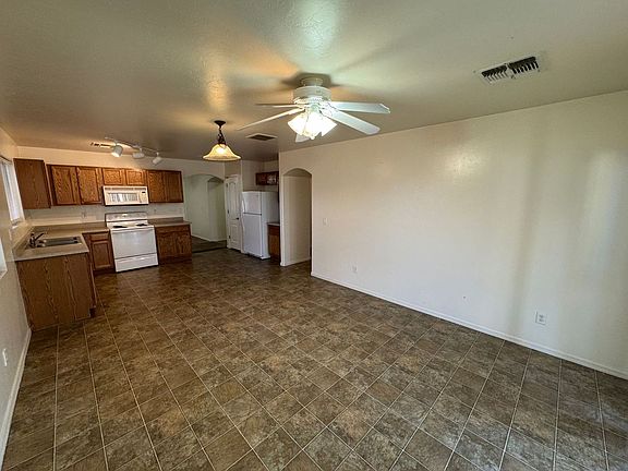 5th image of 776 W Firehawk Dr
