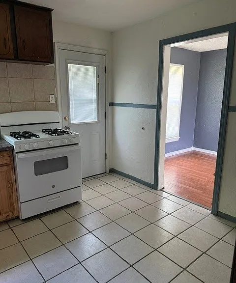 803 Conder St — Photo 5