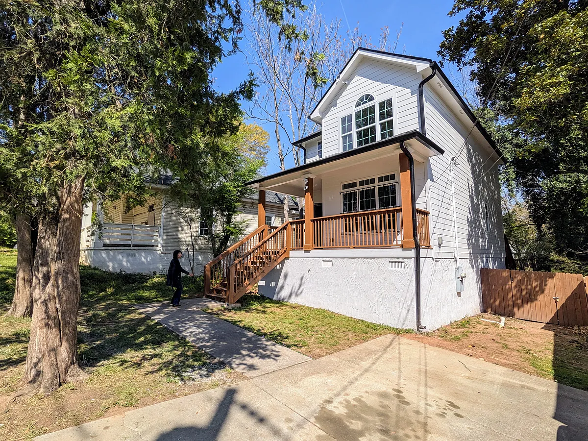 Building Photo - 513 Roy St SW