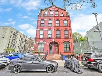 Rented by R New York