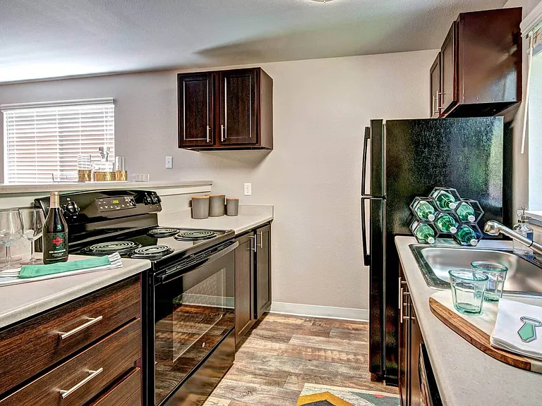 Brackett Apartments — Photo 16