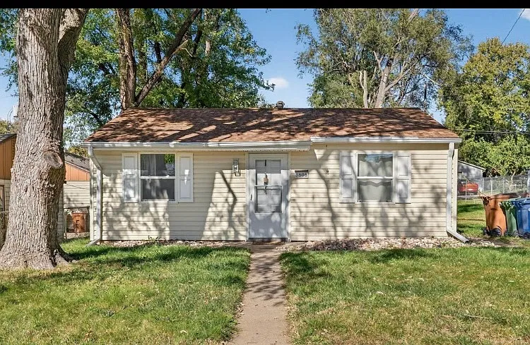 3808 Edna St