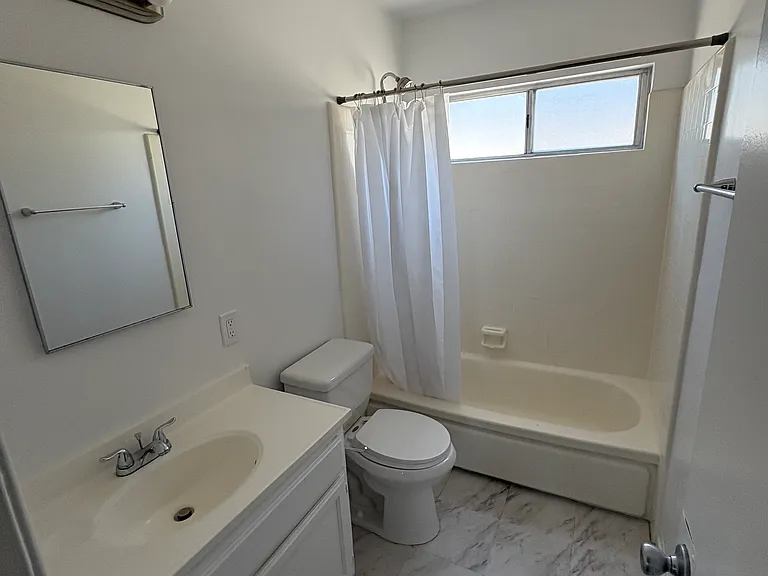 1557 N Alexandria Ave #18 — Photo 7