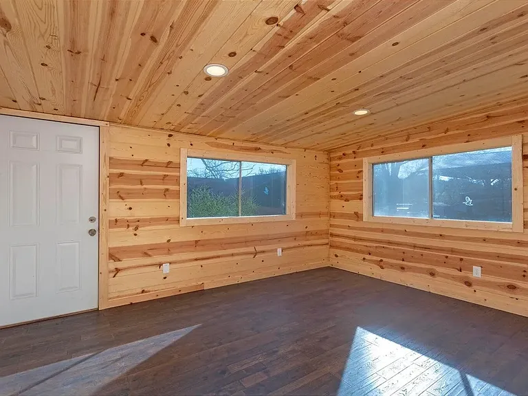 344 Illinois Ave — Photo 2