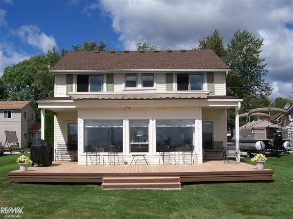 47060 Land Dr, Chesterfield, MI 48047