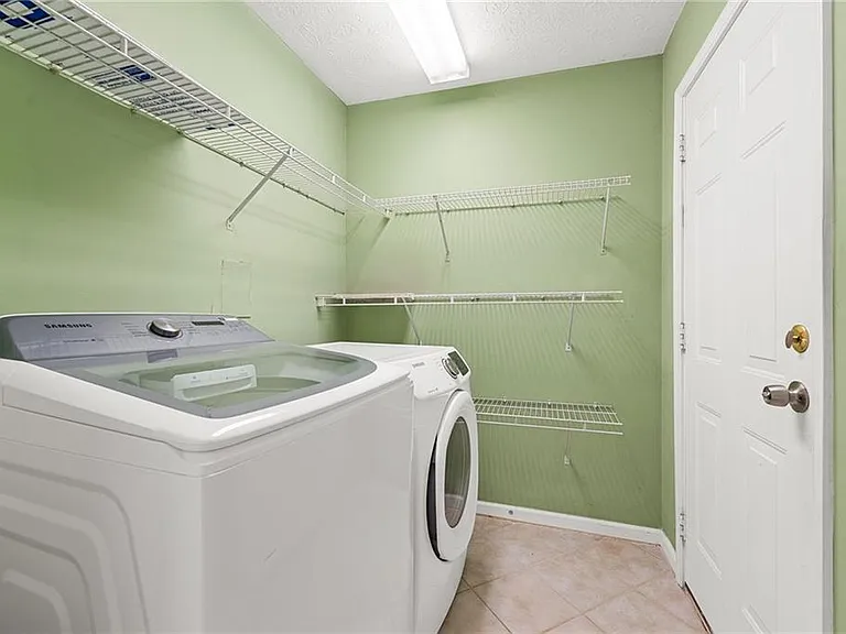 370 Manor Glen Dr — Photo 20
