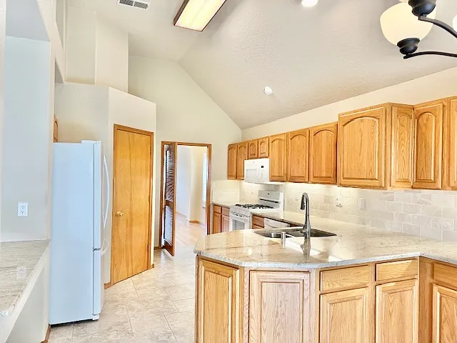 8420 Ashton Pl NE — Photo 9