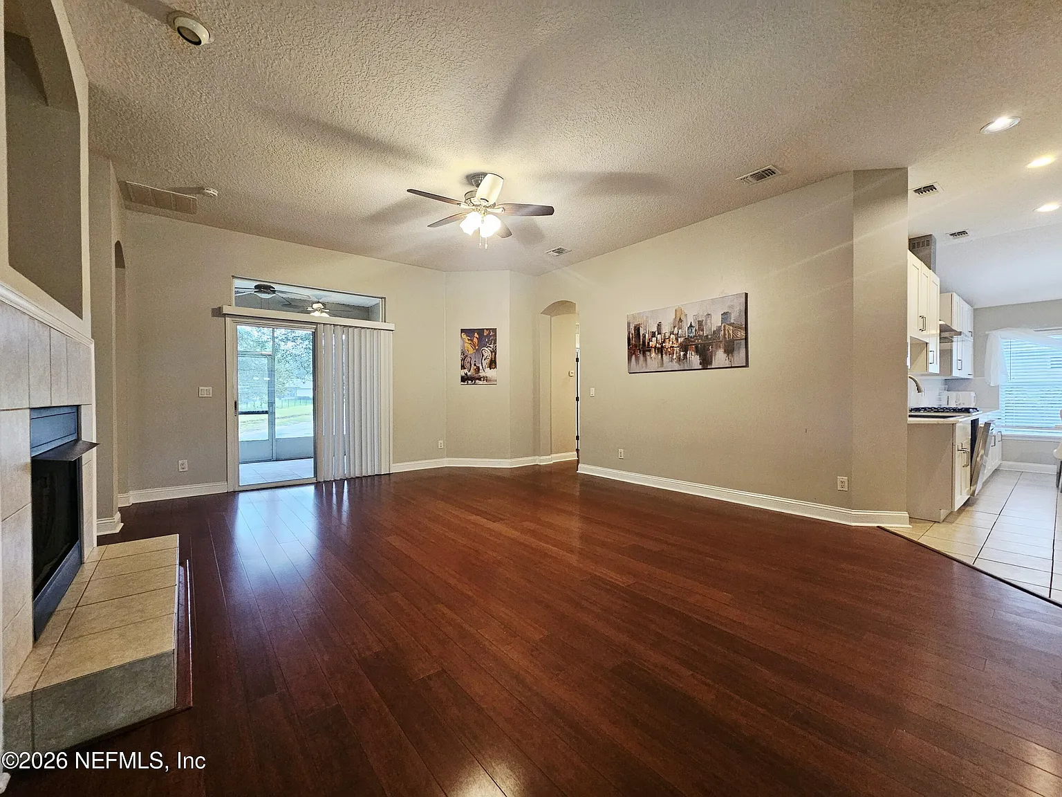 5 bed, 3.0 bath, 2378 sqft, $3,000 — Photo 2