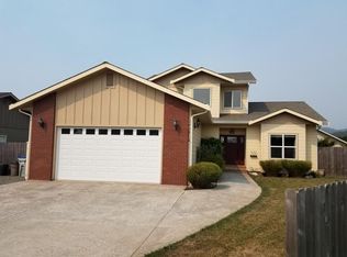 1733 Xavier Ct, Fortuna, CA 95540