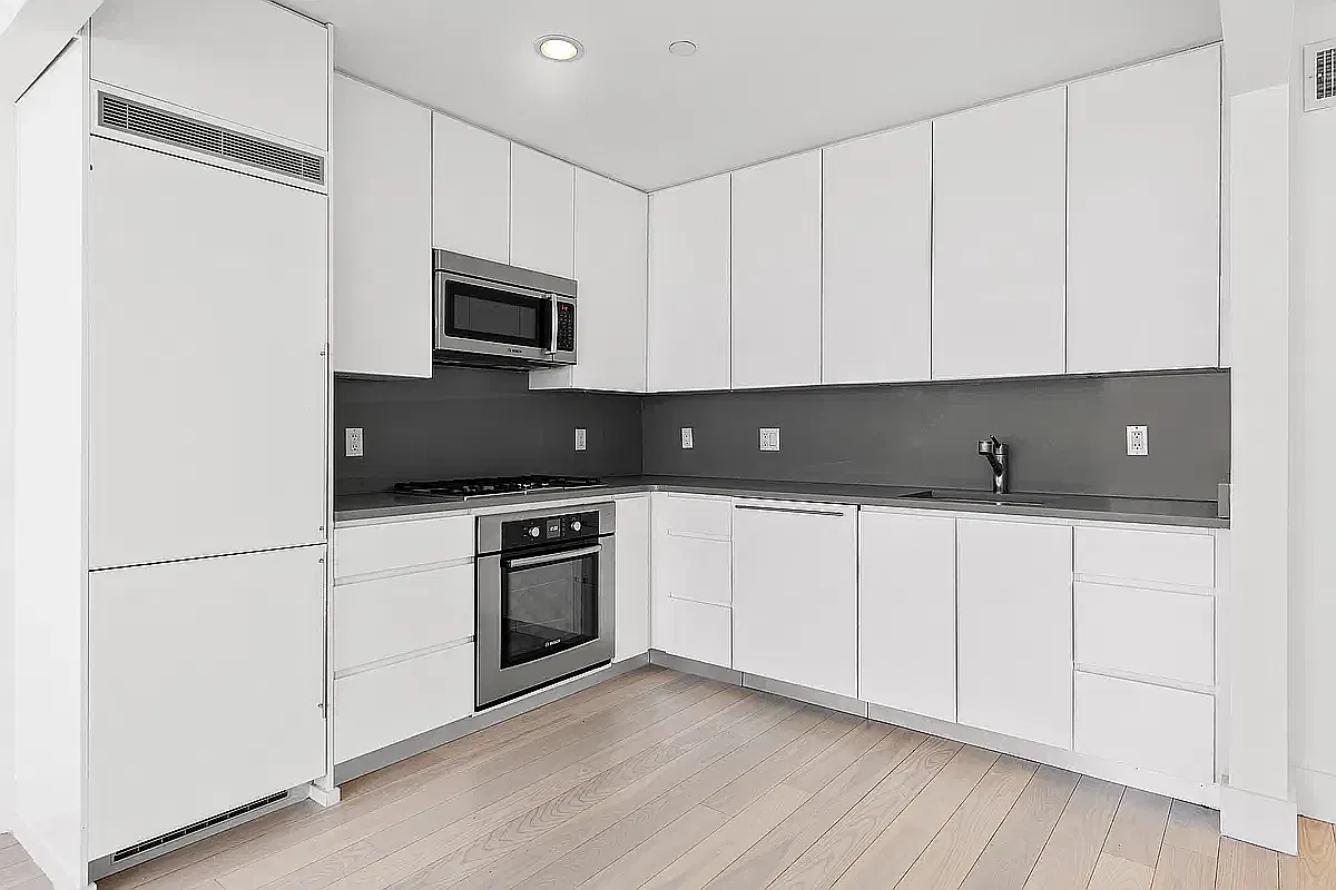 109 Gold St — Photo 3
