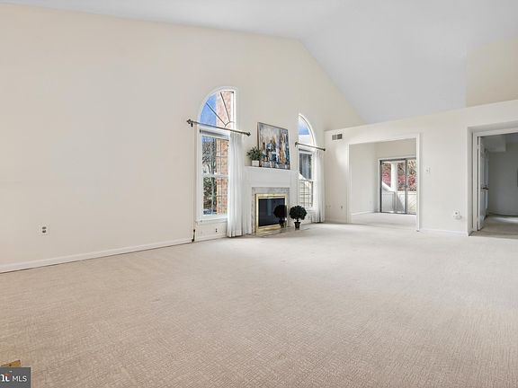 5th image of 5709 Mayfair Manor Dr #88