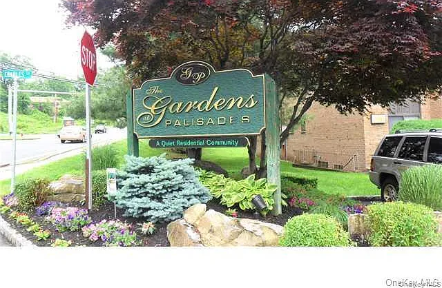 14 Charles Ln #1B — Photo 29