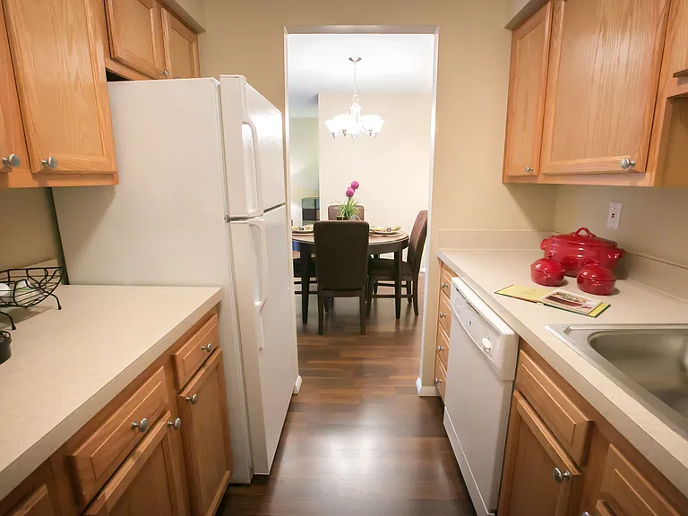 Regency Apartments — Photo 28