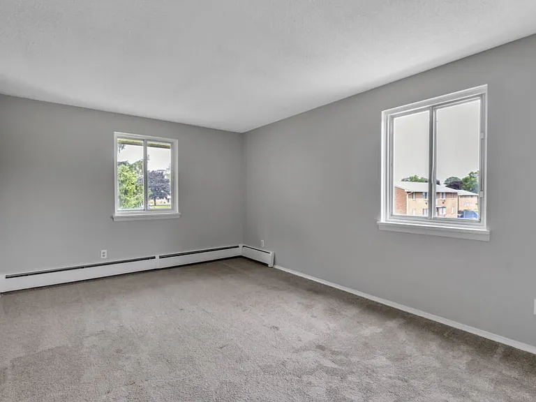 Portland Manor — Photo 11