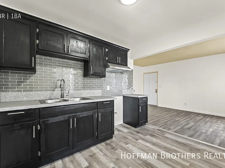 8027 S Broadway #6 — Photo 4