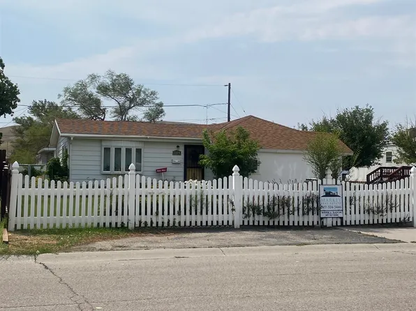304 W Center St, Rawlins, WY 82301
