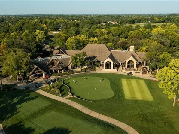 608 Saint James Ct, Loch Lloyd, MO 64012