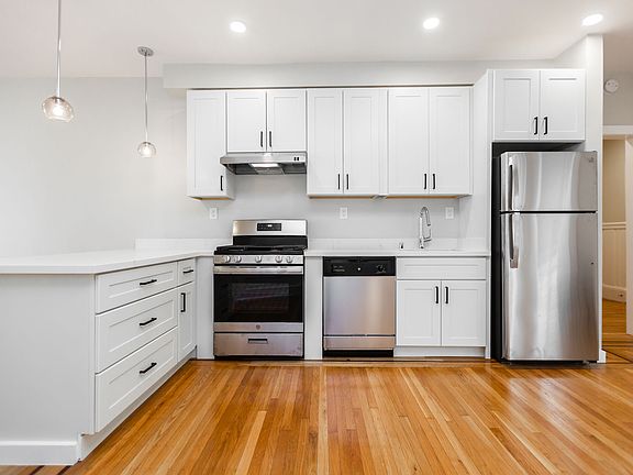 4th image of 1626 Sacramento St #8