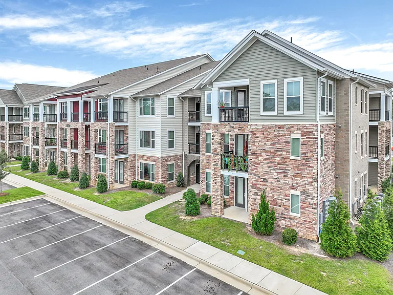 Addison Ridge Apartments — Photo 15
