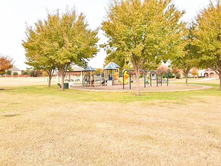 1708 Estacado Dr — Photo 22