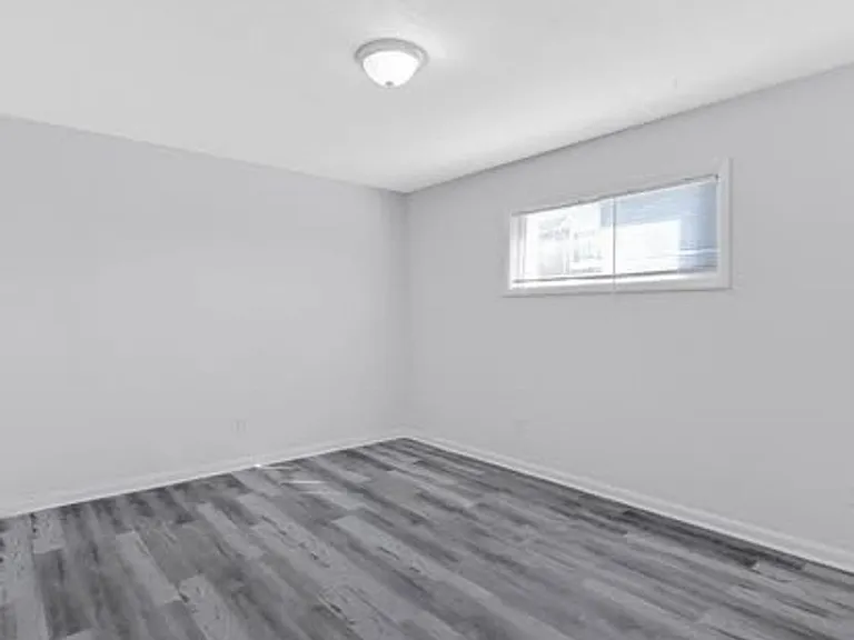 642 Dresden Dr — Photo 21