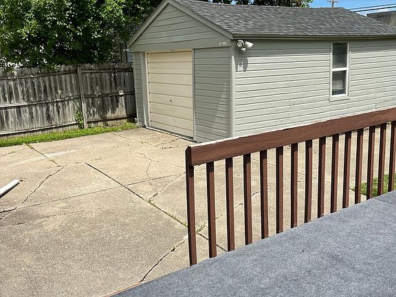 5th image of 4222 Mandalay Ave