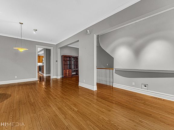 3rd image of 1221 W Barry Ave #1