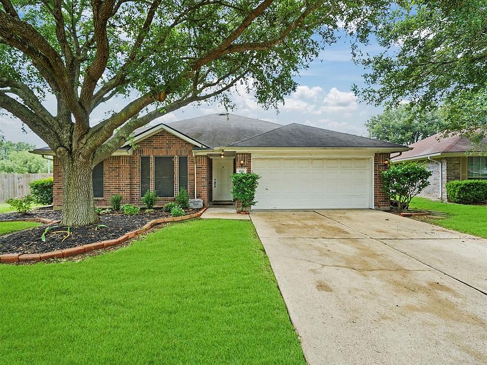 Welcome Home! 4801 Arbor Court Rosenberg, TX 77471