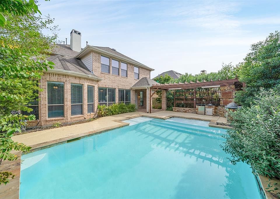 1st image of 226 N Vershire Cir