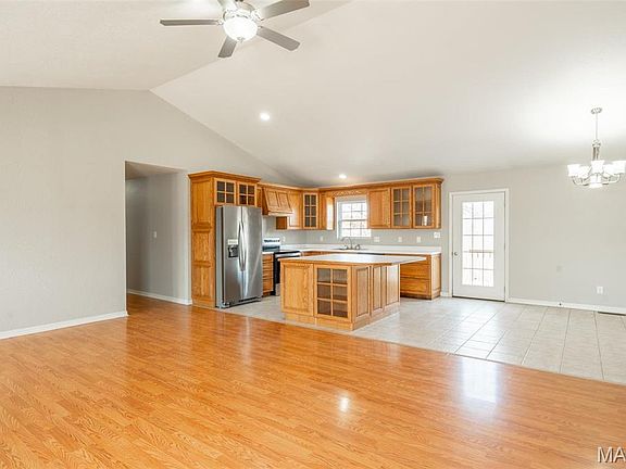 5th image of 269 Red Robin Ln