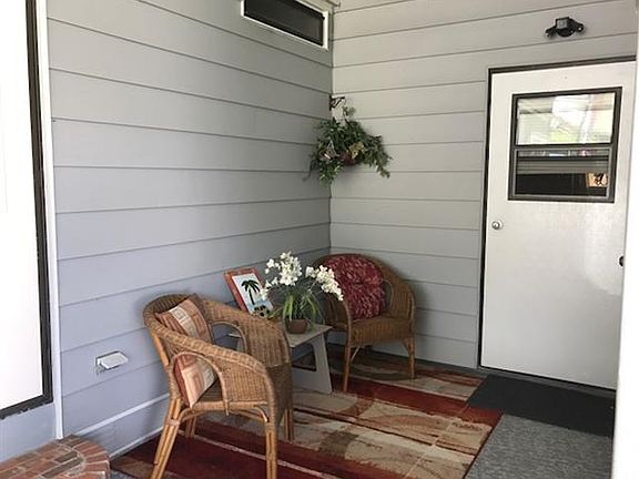 4th image of 2300 Primavera Ave