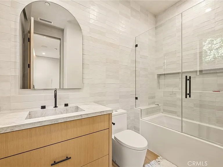 22924 Erwin St — Photo 49
