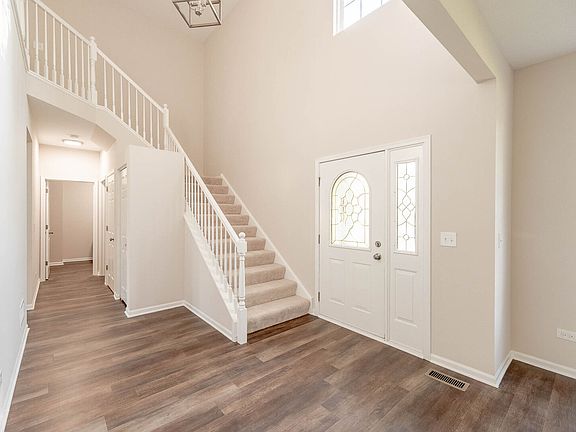 2nd image of 1401 Bridgehampton Dr