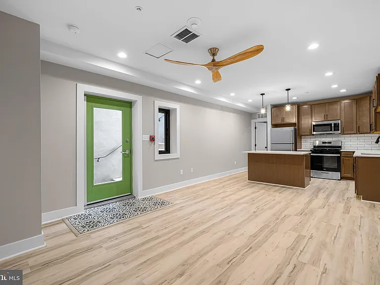 400 S Conkling St #5 — Photo 7