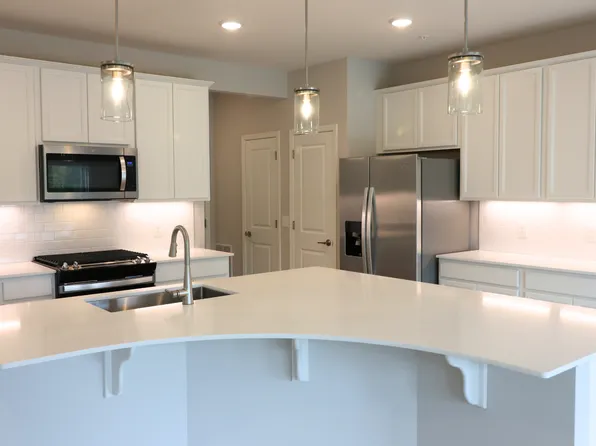 4700 Airlake Curv, Woodbury, MN 55129