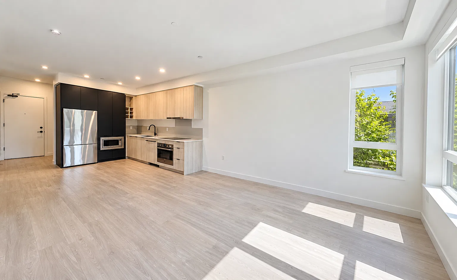2 bed, 850 sqft, $3,450 — Photo 3