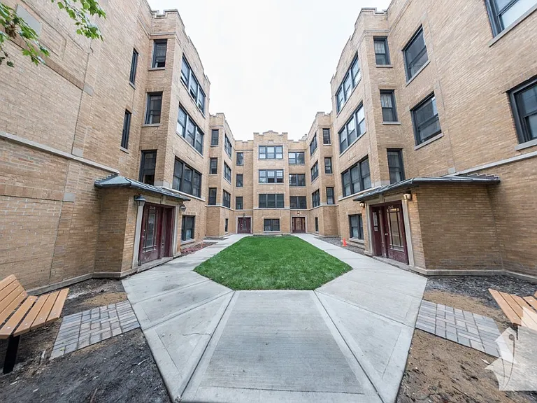 2630 N Rockwell St #2 — Photo 1