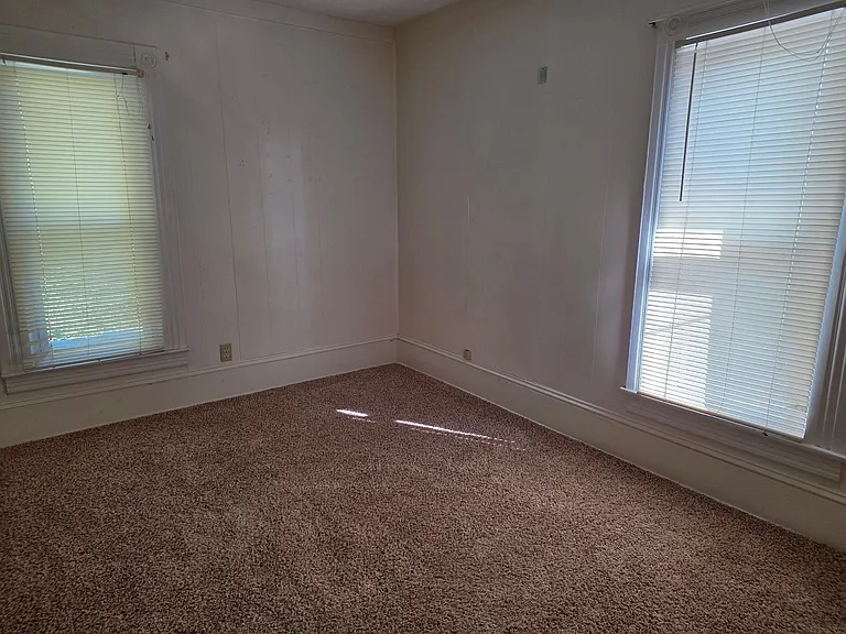 200 E Walnut St — Photo 14