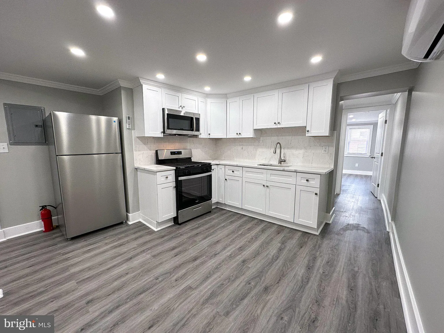 2 bed, 1.0 bath, 1000 sqft, $1,750 — Photo 2
