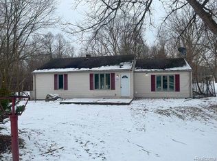 1130 E Schumacher St, Burton, MI 48529