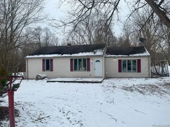 1130 E Schumacher St, Burton, MI 48529