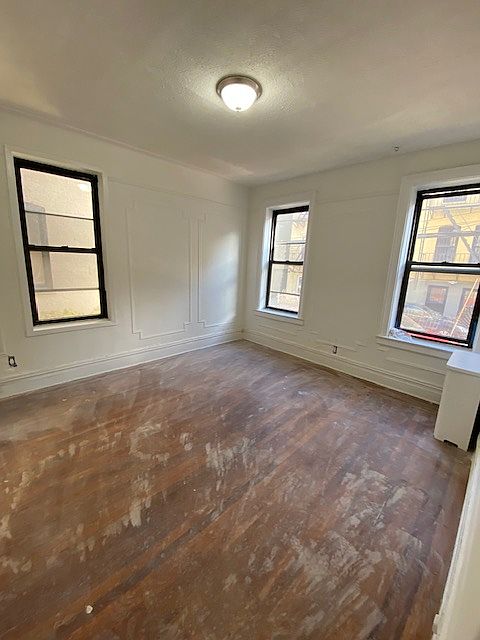 1st image of 33-11 Crescent St #3F