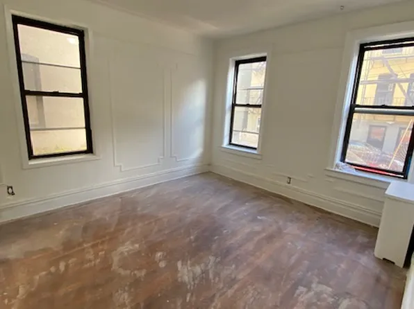 33-11 Crescent St #3F, Astoria, NY 11106