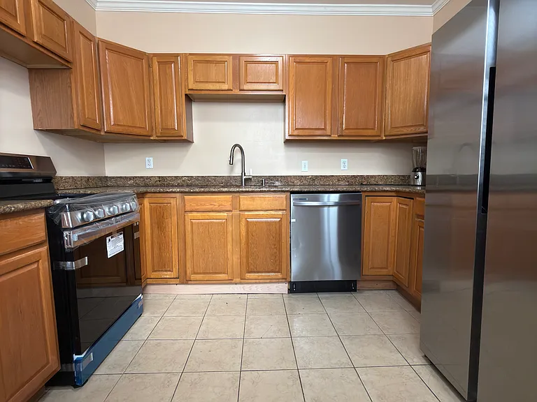 3324-26 S Delachaise St #3326 — Photo 5
