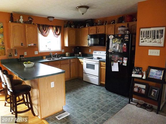 5th image of 371 Gregory Dr