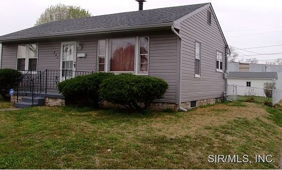 2nd image of 721 Iowa St