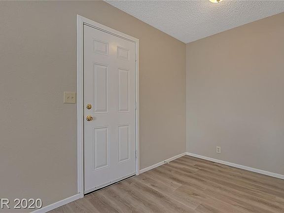 4th image of 1625 Stoneybrook Dr