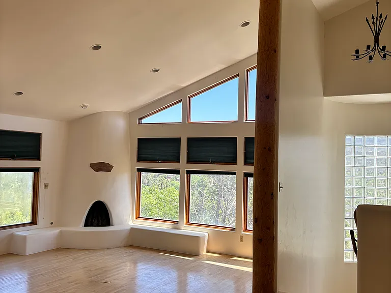 215 Valley View Cir — Photo 4