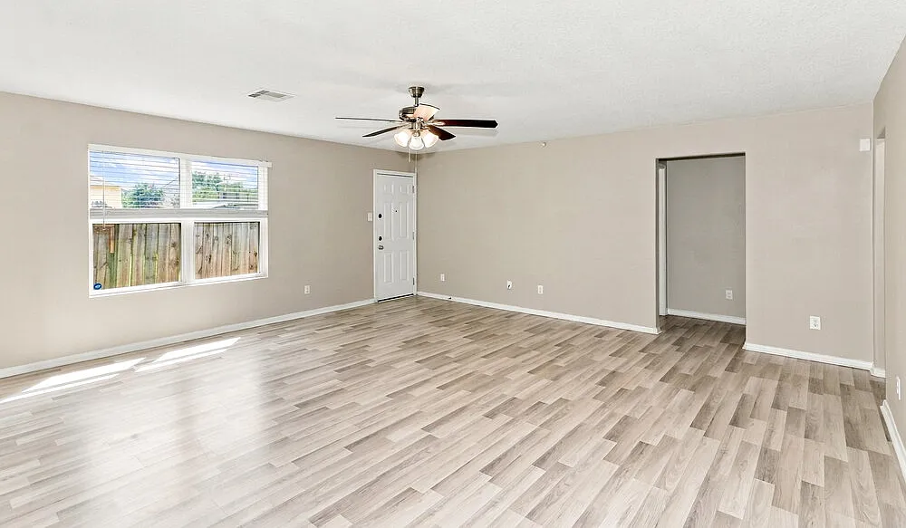 3 bed, 2.0 bath, 1761 sqft, $1,910 — Photo 3
