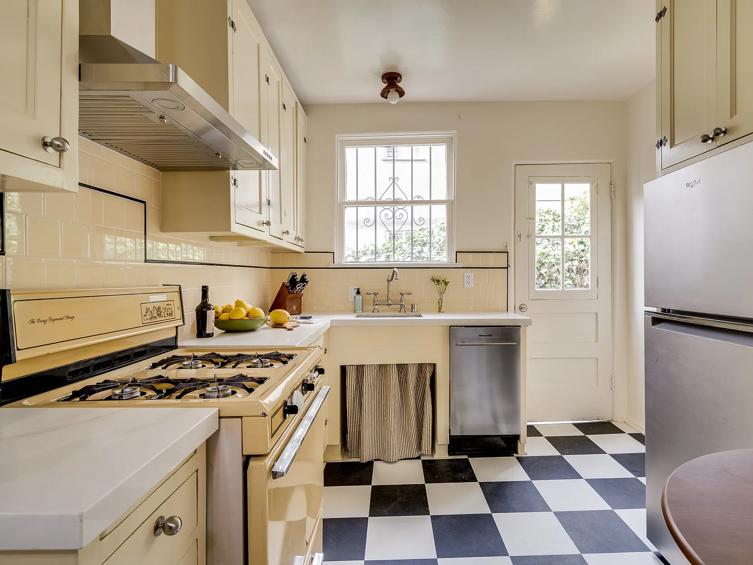 1 bed, $3,000 — Photo 3